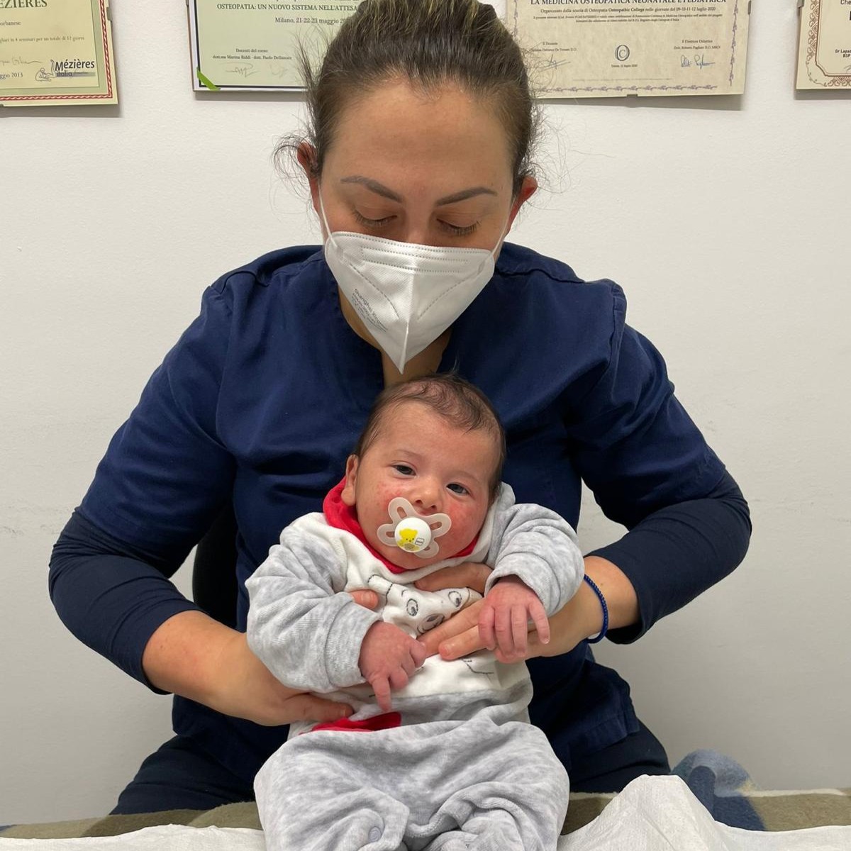 Osteopatia neonatale a Cagliari: trattamenti delicati per neonati e sviluppo motorio